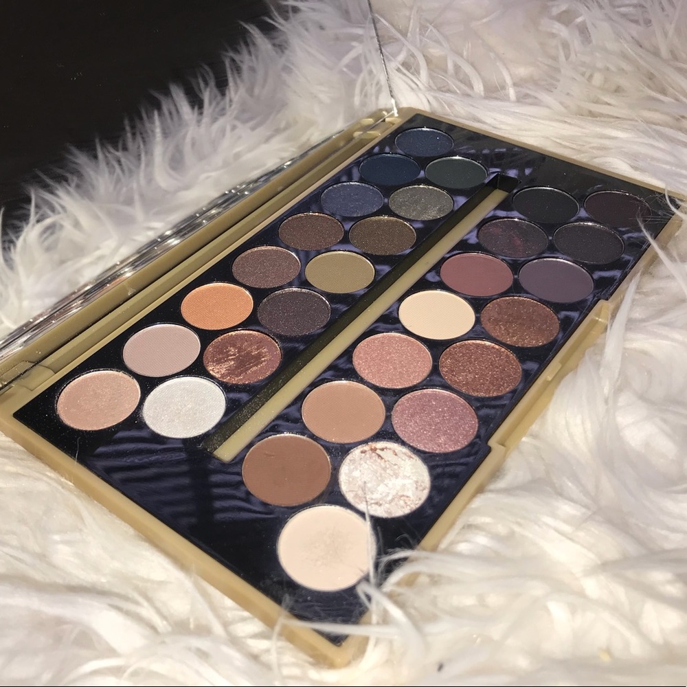 Makeup Revolution Eyeshadow Palette